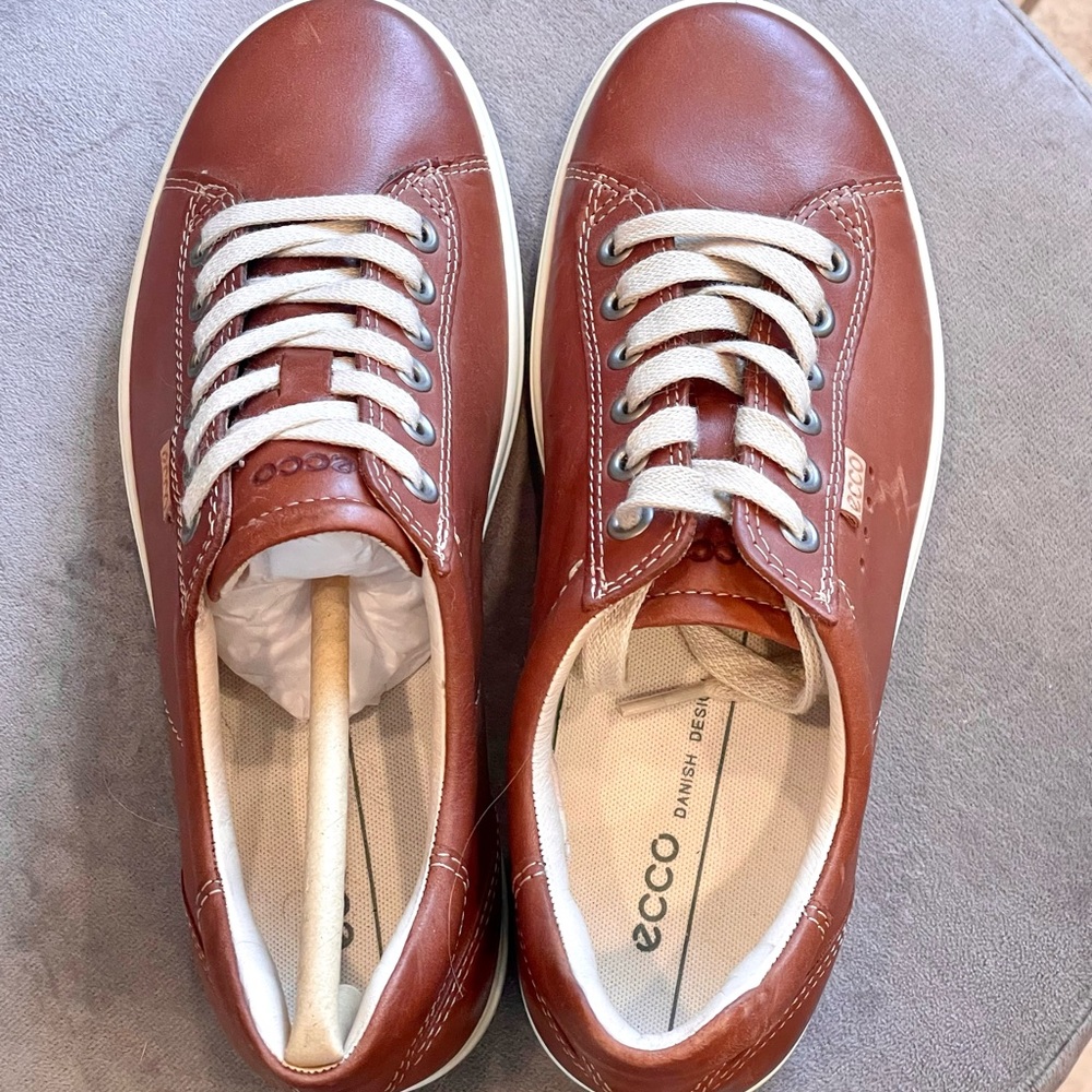 NWT Ecco soft sneaker